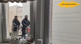 Policjanci na wysięgniku wykluczali zagrożenie terrorystyczne? Komendant KSP odpowiada na pytania senatora