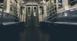 Pociąg zablokował tory. Były utrudnienia w metrze