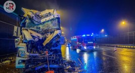 Poważne zderzenie dwóch ciężarówek. Kierowca był uwięziony [ZDJĘCIA]