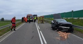 Czołowe zderzenie przy S17. Zginęła jedna osoba