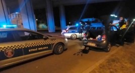 Był pod wpływem narkotyków, przewoził dwie osoby