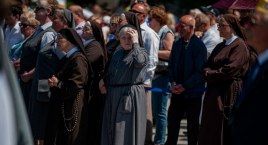Centralna procesja Bożego Ciała przeszła przez stolicę [ZDJĘCIA]