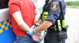 Pili i hałasowali. Jeden z nich uderzył strażniczkę