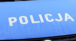 Auto wjechało pod ciężarówkę. Jedna osoba zginęła