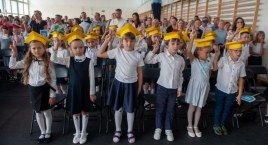 Ślubowanie klas I i rozpoczęcie roku w SP nr 316 im. Astrid Lindgren [FOTORELACJA]
