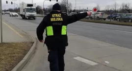 Nie zatrzymała się na czerwonym świetle. To sprowadziło na nią kłopoty