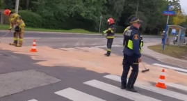 Plama oleju stwarzała zagrożenie na drodze