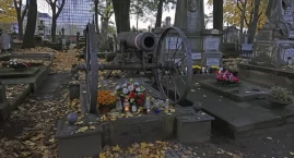 Spokojnie na Starych Powązkach. Groby są zadbane [ZDJĘCIA]