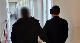 Zwyrodnialec zaatakował własną mamę i... zabił psa