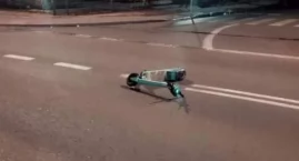 Rozrzucał hulajnogi na torach, tramwaje stanęły w korku