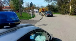 31-latek był tak pijany, że... wypadł z auta