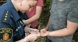 Chłopcy tworzyli własną bazę. Strażnicy udzielili im kilku rad 