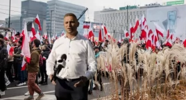 Robert Bąkiewicz ma w domu policję