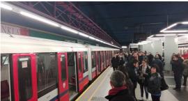 W weekend majowy metro na trasie Młociny - Politechnika