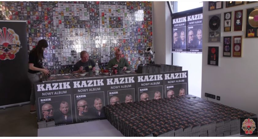 Zakręt i Kołbiel w nowej piosence Kazika