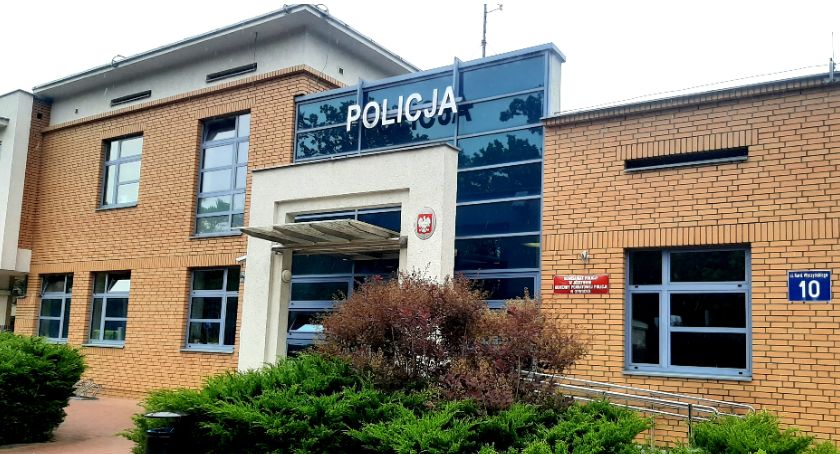 Rodzice pijani, dziecko zostawione samo sobie