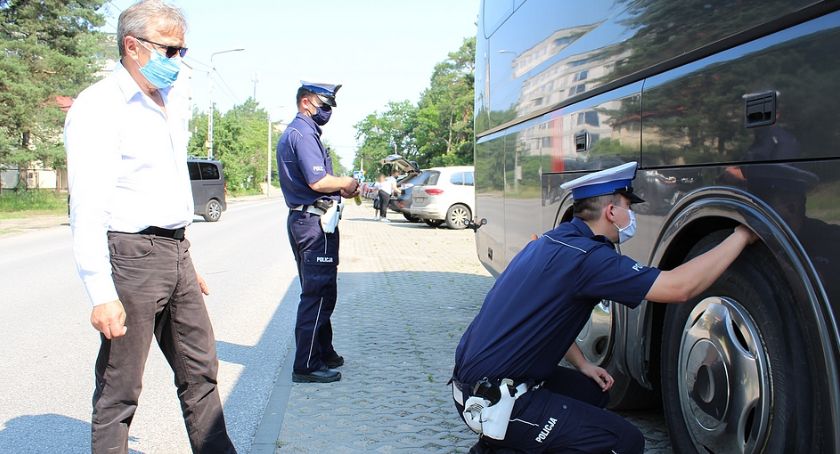Gruntowne kontrole autokarów - dla bezpieczeństwa dzieci