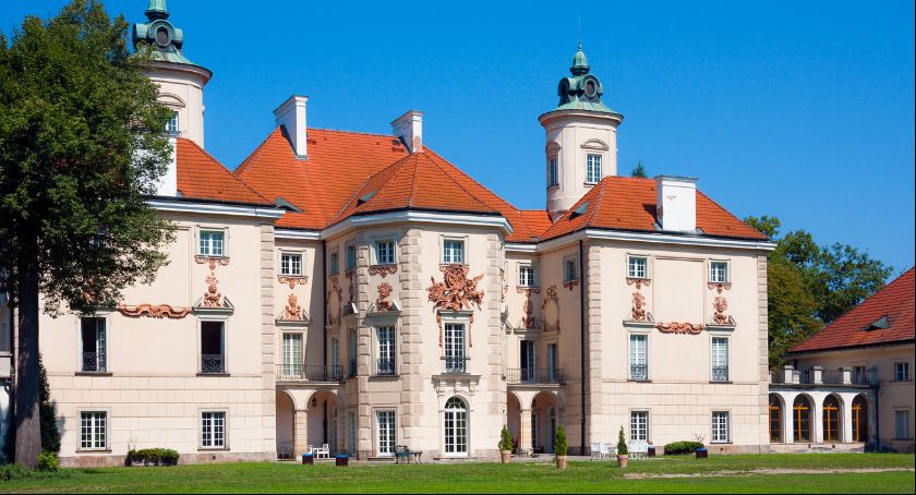 Pałacowe intrygi w Otwocku Wielkim! - Teatr plenerowy w Muzeum Wnętrz