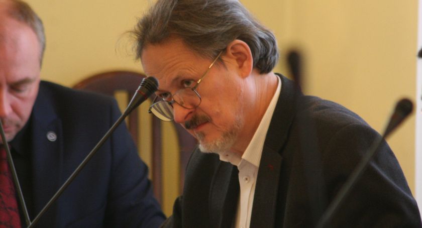 Sałaga atakuje za spóźnienia... tylko wybranych