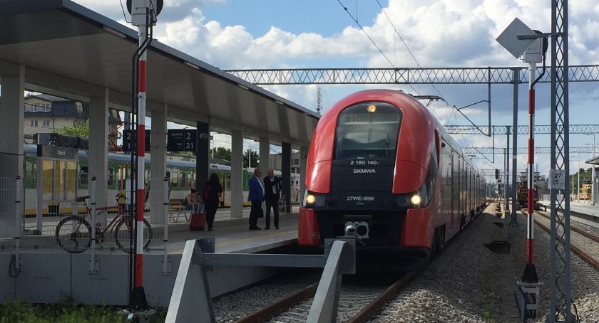 Ilu pasażerów w pociągach i autobusach WTP przez strefę czerwoną?