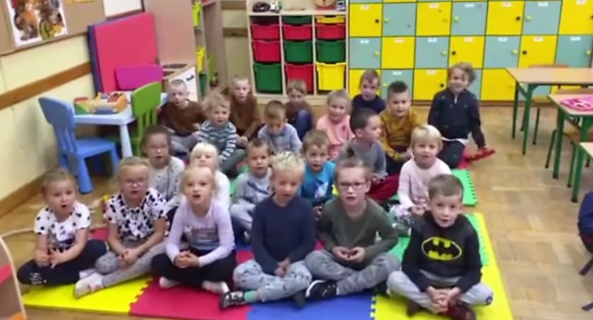 Uczniowie - nauczycielom w Dzień Edukacji Narodowej