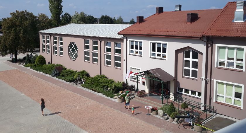 Koronawirus w placówkach  oświatowych w Zakręcie 