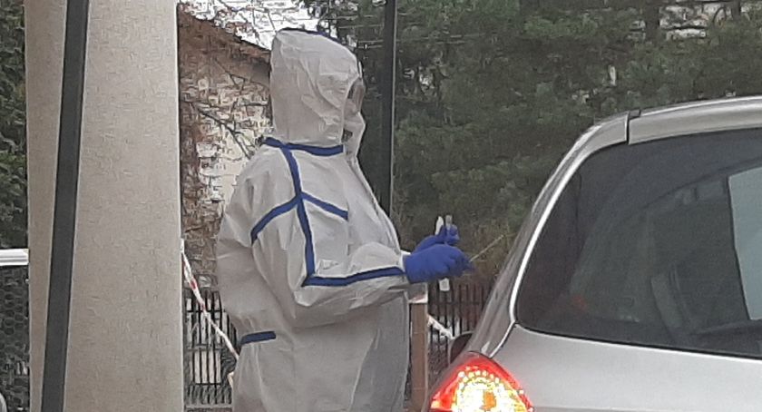 Nauczyciele ze szkoły specjalnej w Józefowie bezpłatnie testowani na Covid-19