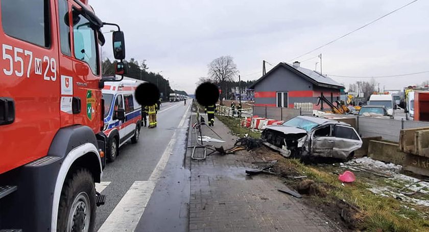 Całowanie: zderzenie osobówki z tirem na DK 50