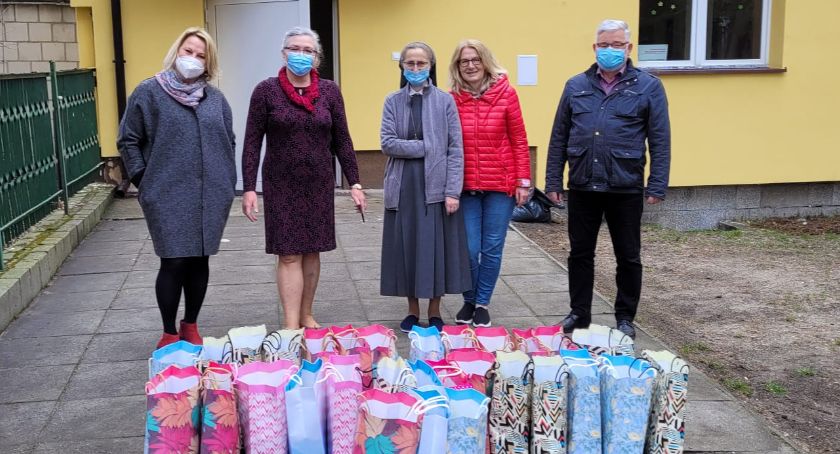 Zajączek wielkanocny dla podopiecznych świetlicy Caritas w Otwocku