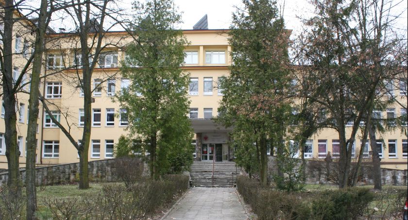 Covid pogłębił problemy finansowe szpitala powiatowego przy Batorego
