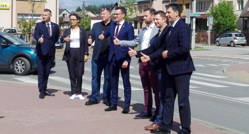 Samorządowcy przyjechali do Karczewa - powodem referendum