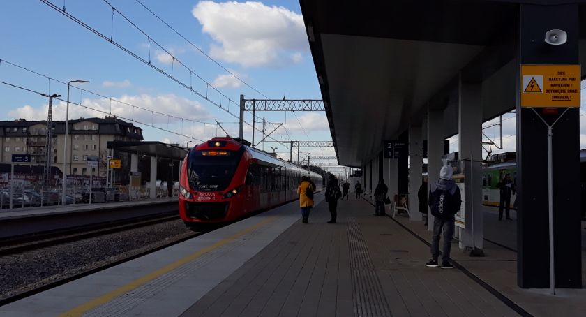 Ilu mieszkańców z poszczególnych gmin korzysta z SKM?