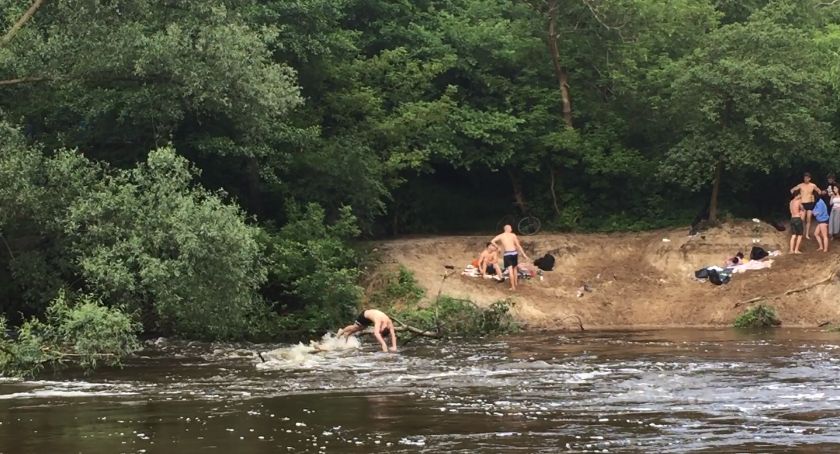 Ostrożniej nad wodą - w czerwcu już 50 utonięć!