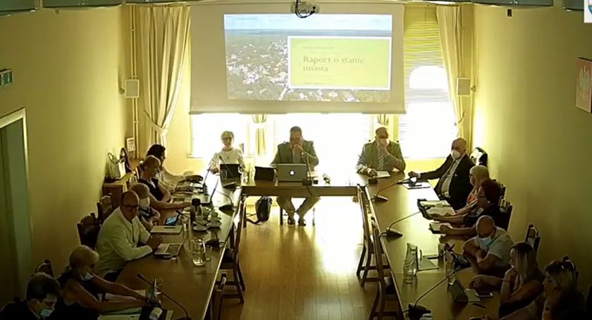 Józefów: zarzuty w sprawie oczyszczalni i absolutorium dla burmistrza