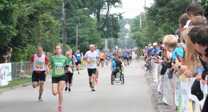 Półmaraton Wiązowski latem - tłumy biegaczy, świetna atmosfera