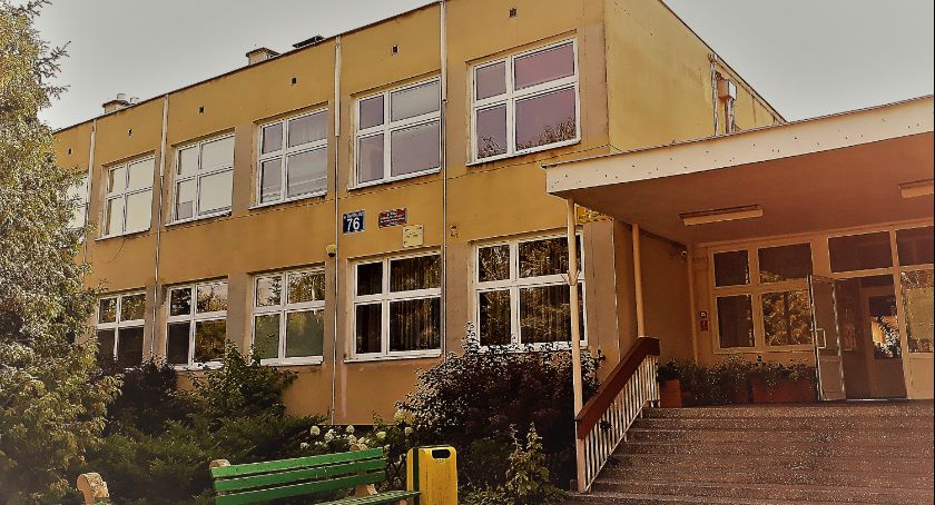 Klimatyzatory w klasach SP12 nie tak szybko