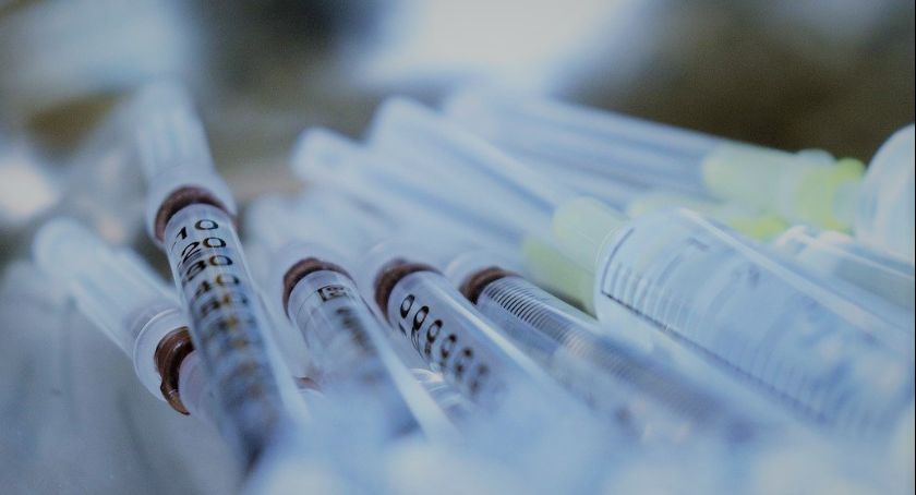 Szczepienia przeciw covid-19 w powiecie otwockim bardzo wyhamowały