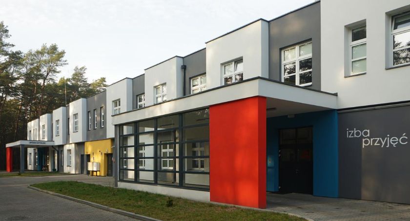 Otwock: Przyjazny dzieciom szpital z kolorową szkołą