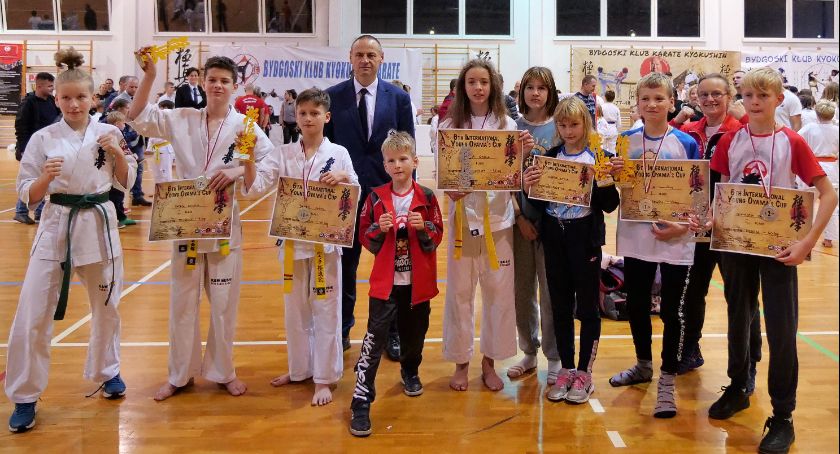 10 medali z Young Oyama’s Cup dla KSW Bushi