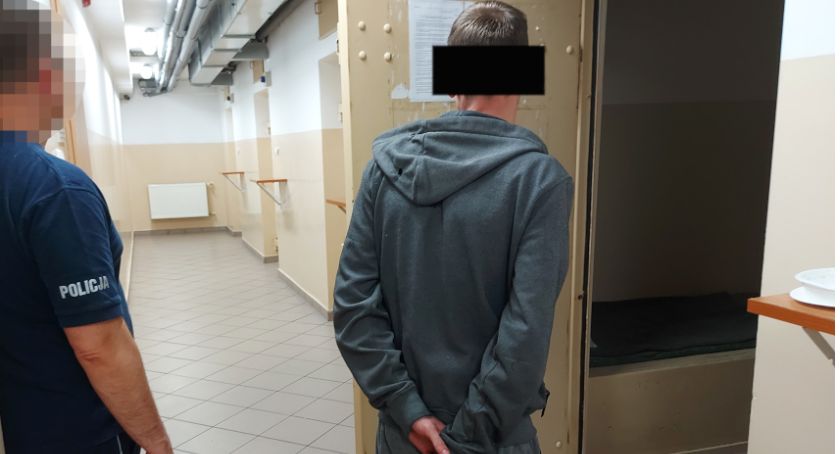 Wiązowna. Brutalny atak na mężczyznę czekającego na przystanku