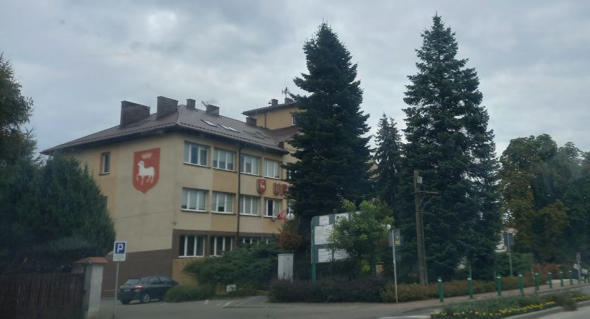 Wpadka burmistrza, groźba kryzysu i mieszkańcy bez głosu - sesja Rady Miejskiej w Karczewie