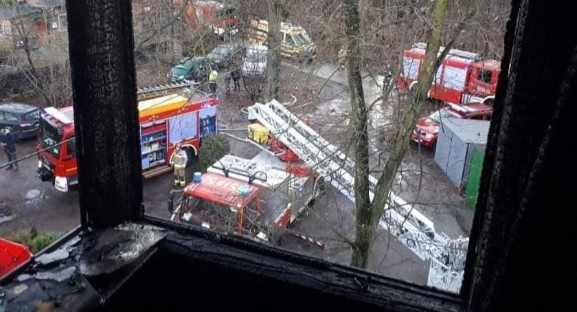 Pożar świdermajera w Świdrze – jedna osoba w szpitalu, 12 ewakuowanych