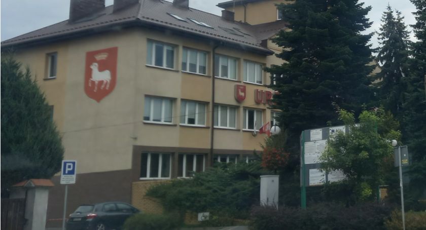 Budżet, droga na stadion i akt zemsty – wznowione obrady w Karczewie