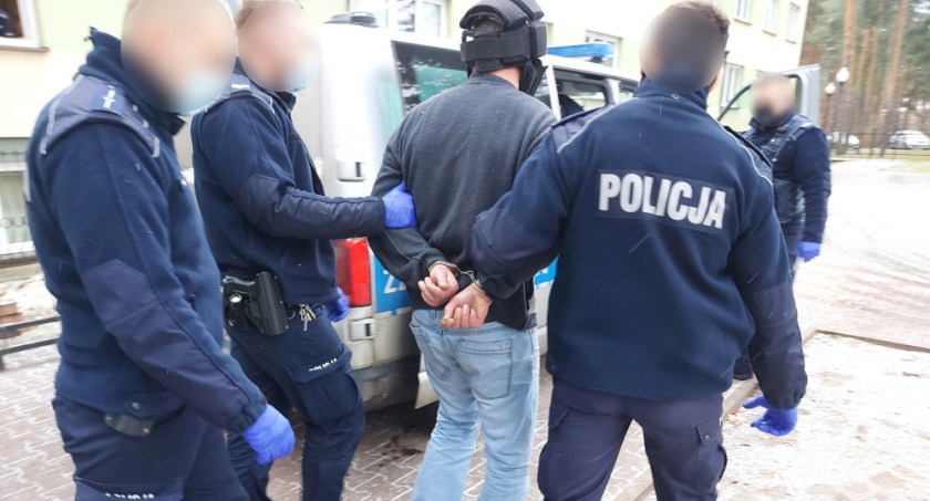Groził matce i policjantom śmiercią, próbował wysadzić dom