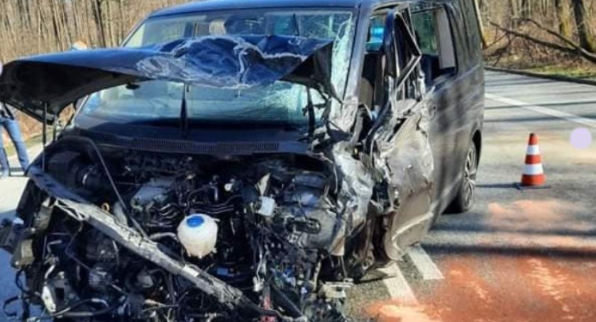 Tabor. Wypadek trzech pojazdów, dwie osoby trafiły do szpitala