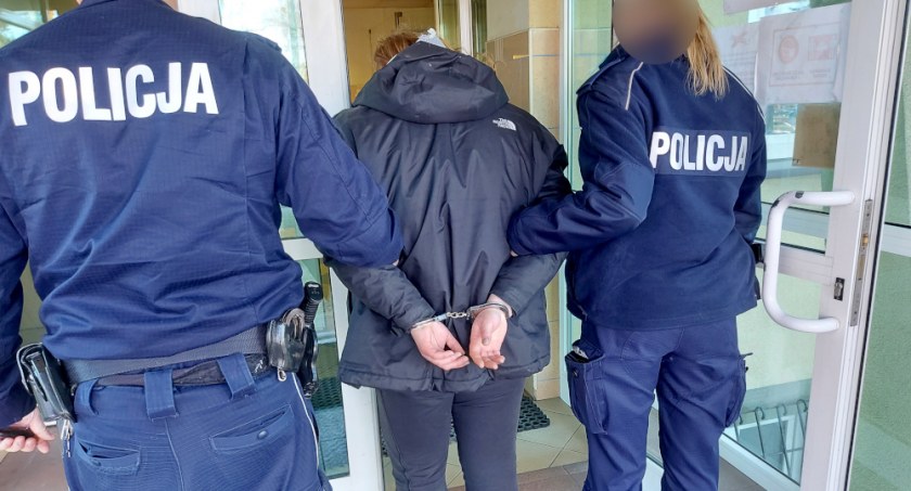 Bezczelnie napadli i okradli kobietę w jej domu