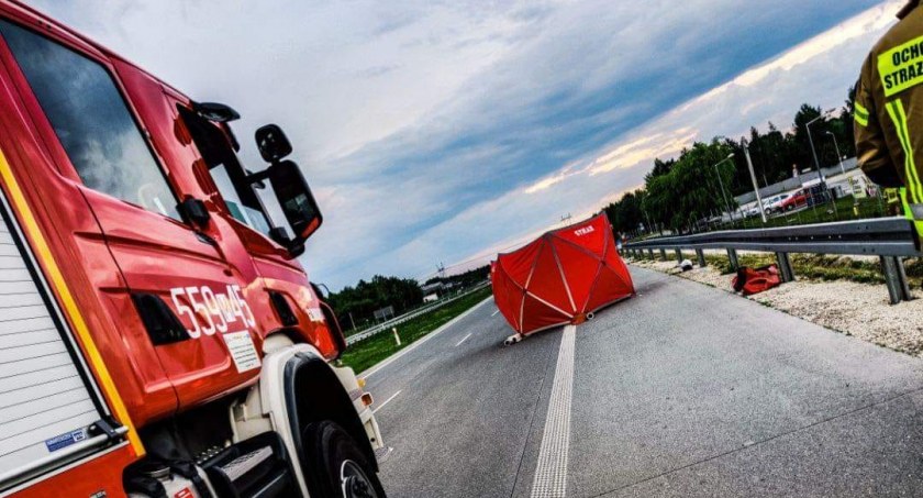 25-latek próbował przebiec przez S17 - zginął na miejscu