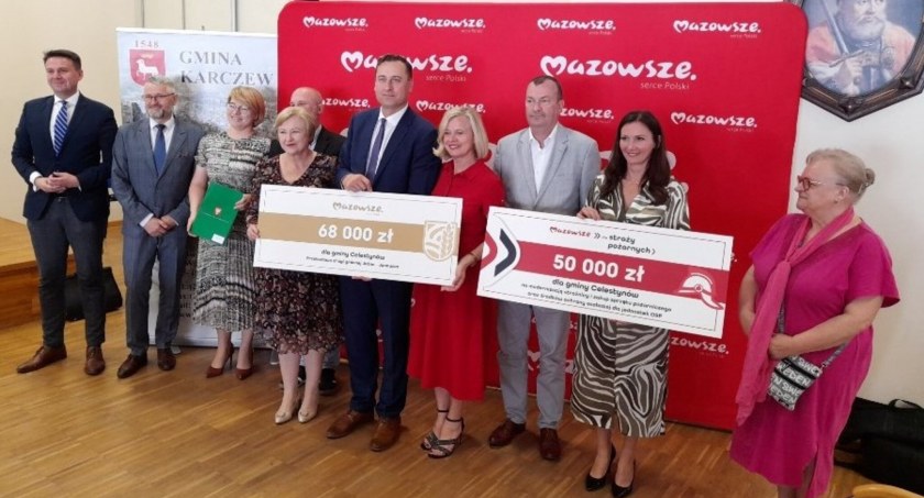 Karczew. Samorządowcy podpisali umowy z władzami Mazowsza