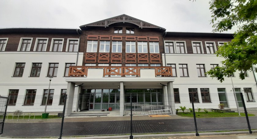 Otwarcie nowej szkoły w Wólce Mlądzkiej, w Otwocku, 1 września 2022