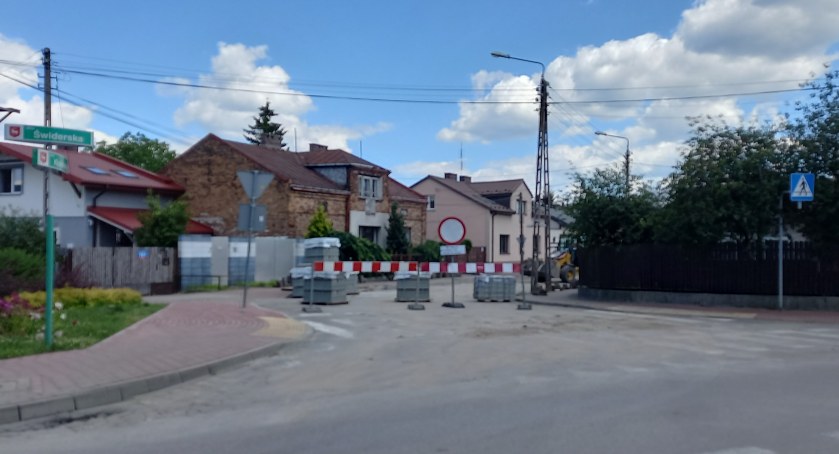 Remont ul. Kościelnej w Karczewie przedłuży się
